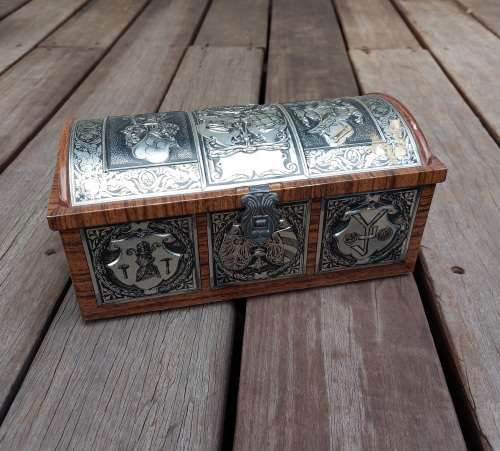 Treasure Chest Tin - Measurements 22.5cm x 12cm x 8.5cm COLLECTABLE